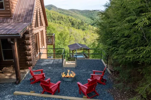 Heavenly Mtn Views, Hot Tub+Fire Pit+Grill, Fireplace, WiFi, Hike, Close to Brp!