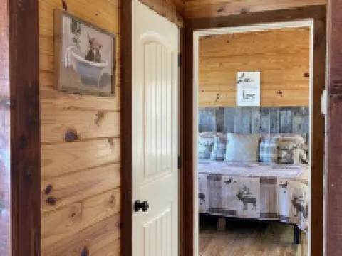 The Overlook Cabin: Breath-taking Views & King Bed Hotels in Sequatchie County