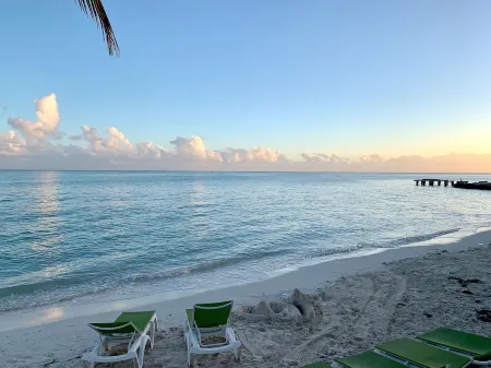 KCB-access Private Cabana Club, Dock on Canal, PET Friendly, Pickle ball courts