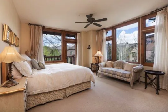 Best/closest location to the slopes and newly redecorated.