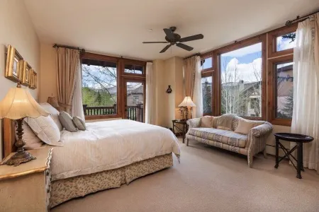 Best/closest location to the slopes and newly redecorated.