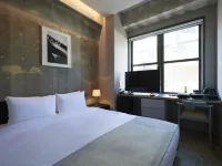 TONES OSAKA فنادق في أوساكا