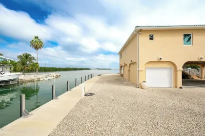 Captains Quarters - Cudjoe Key - Pool- Waterfront w/ Boat Dock Hotels near Capt. Pete's Coconut Garden