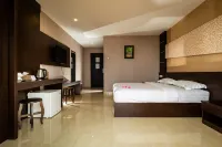 Hotel 21 Karimun Ichtiar Toko附近的飯店