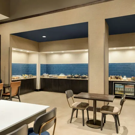 Fairfield Inn & Suites New Orleans Downtown/French Quarter Area Отели рядом с достопримечательностью «Железнодорожная станция Юнион Стейшн»