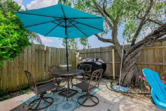 Endless Summer Pool Vibes