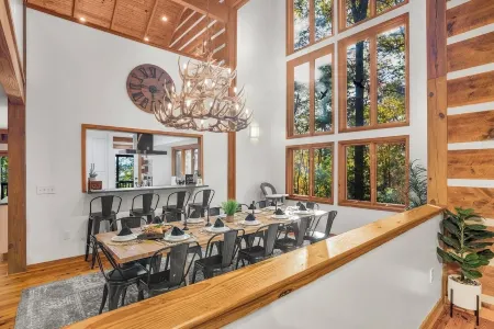 5500 sq ft Designer Home w Theater, Hot Tub, Sauna