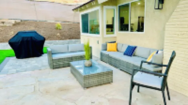 Beautiful Family Friendly Canyon Home with Pool & BBQ, 14 mi to Six Flags