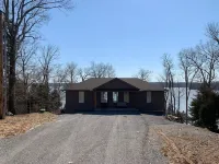 River Run: Stunning Lakefront Escape