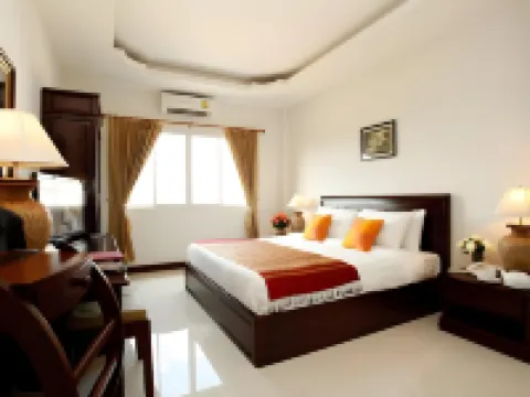 ラオ ゴールデン ホテル ワット タートカオ周辺のホテル