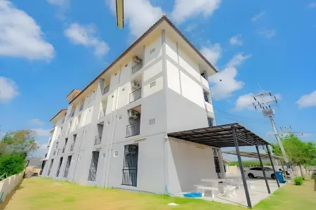 Ek Residence Banchang City Отели рядом с достопримечательностью «Wat Chak Mak»