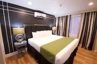 Hyde Park Hotel Hotels near Target