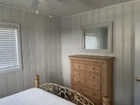 The WATERFRONT Boathouse Cabin! Hotels in Stump Sound