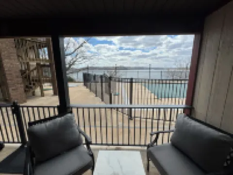 Renovated 2-bed / 2-bath condo POOLSIDE & LAKEFRONT!