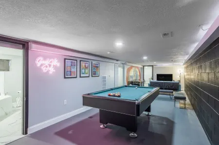 KC Fun House with Pool Table & Arcade Games - 7 min to PNL!