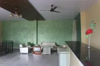 Cottage Club Inn
