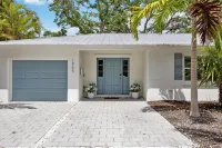 Tropical Oasis with Private Pool & Spa, Minutes from Siesta Key Beach! - مسبح خاص