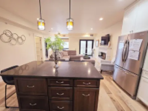 Updated 2 Bedroom Condo!