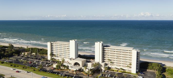DoubleTree Suites by Hilton Melbourne Beach Oceanfront Các khách sạn ở Melbourne