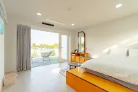 Jeju Camp Harris Spa Pension