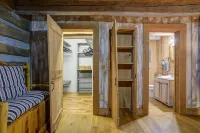 "Timber Lodge", Rustic 4BR Log Cabin + Guesthouse