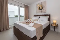 Apartments Mare B with Pool - Hot Tub