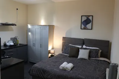 House 227 Hotels near Scott Arms Shopping Centre