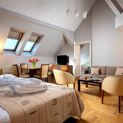 Red Brick Apartments Hotel berhampiran Pintu Gerbang St. Florian