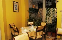 Colony Inn Hotel - breakfast