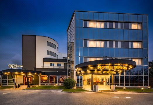 1. 호텔 디플로맷 ..