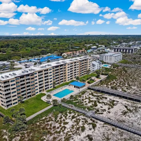 Convenience Direct Oceanfront Condo with Private Balcony