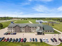 Boarders Inn & Suites by Cobblestone Hotels - Shawano - Parkplatz