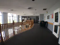 Super 8 by Wyndham Mt Hope Hamilton Intl Arpt on