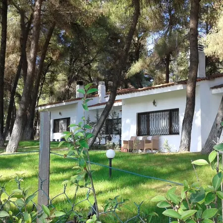 Family Villa in Sani - Sleeps 6 - Parking - Wifi