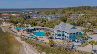 Renovated 2 Br Sleeps 5 with Free Guest Passes