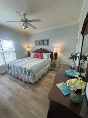 Ocean Views, Steps to the Pool & Beach Access - Perfect Family Getaway! Các khách sạn ở Ocean Isle Beach