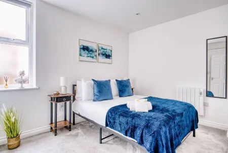 Stunning 2 Bed by the City Centre & Bute Park Отели в г. Катейс