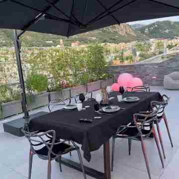 YourHome - AC Luxury House Dining/Meeting Rooms