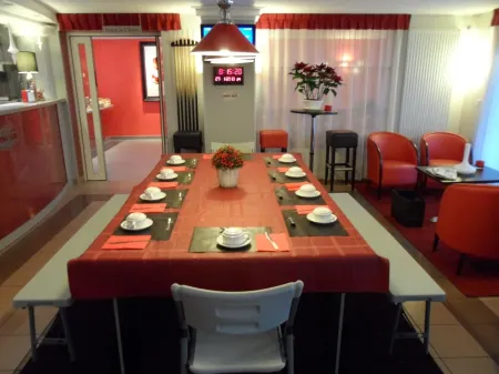 Hotel Lyon Sud, Pierre Benite, St Genis Laval Отели в г. Уллен