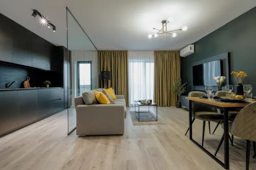 Luca - Luxury Park-View Apt with Balcony & Parking