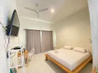 Elhoppo Pasir putih resort & resto Hotels in Maluk