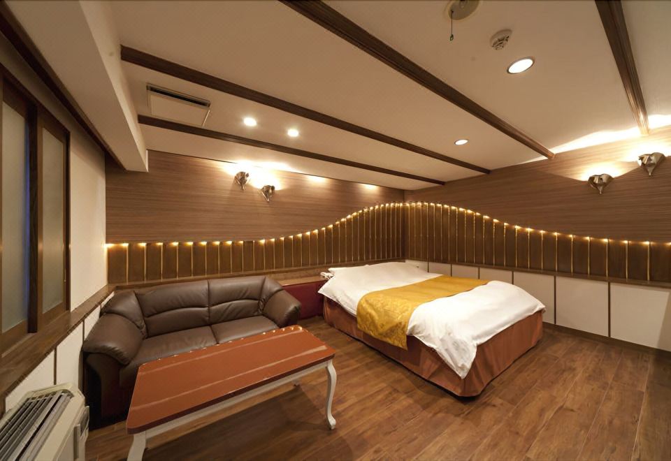 5. Hotel Fi..