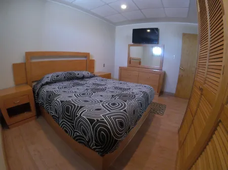 Hotel & Suites Victoria Отели рядом с достопримечательностью «Parque Central-Nara Garden»