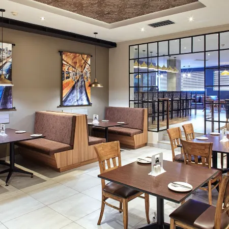 Garden Court Milpark, Johannesburg Отели рядом с достопримечательностью «Браамфонтейн»