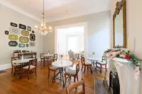 Rose Hill Inn Hotels in Versailles