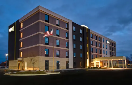 希爾頓歡朋套房酒店-鮑靈格林