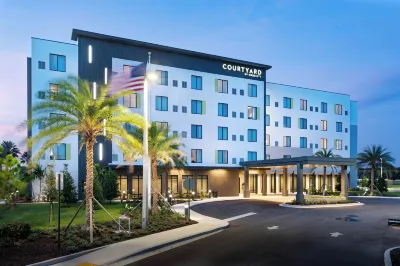 Courtyard Port St. Lucie Tradition Отели рядом с достопримечательностью «Ландинг эт Трейдишен»