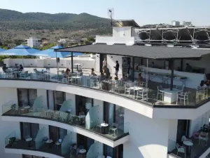 Blue Eye Hotel