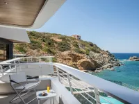 Made by the Sea Villa 2 Hotels in Mades