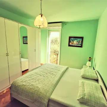 Holiday Apartment with a Balcony and Sea View, Just 300 Metres from the Beach